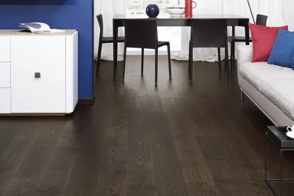 Podłoga drewniana ciemna